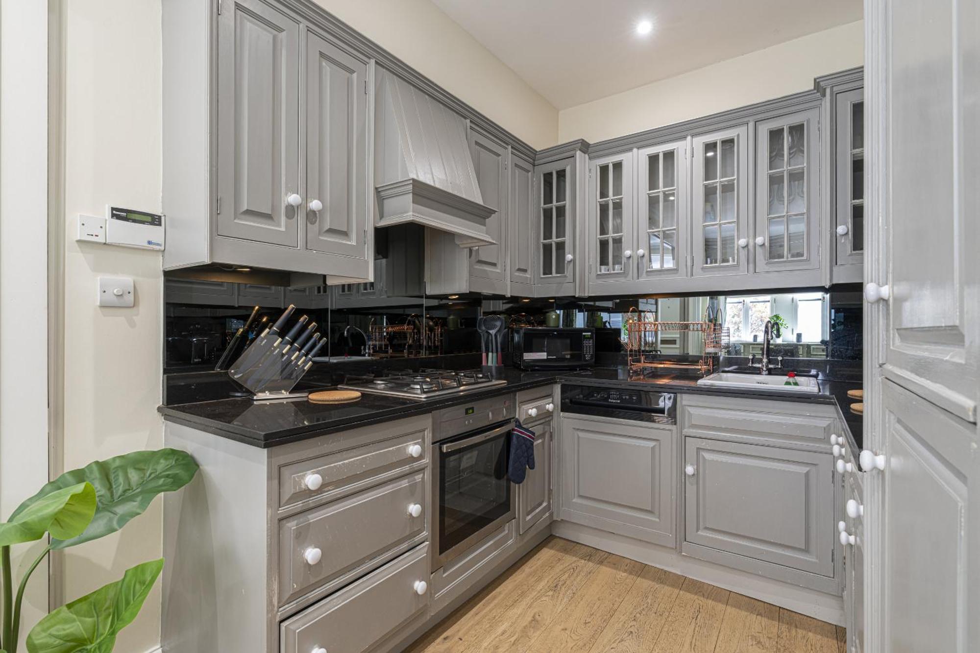 Fabulous House Near Harrods And The Science Museum Apartment Лондон Екстериор снимка